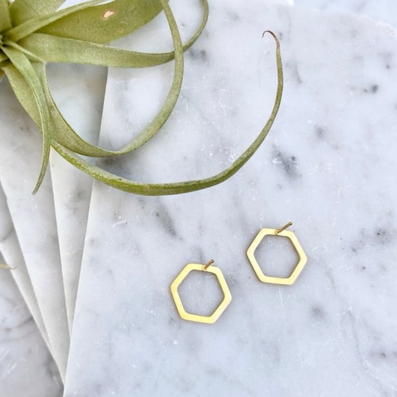 BOGO! Dainty open Hexagon stud
Earrings in Color Gold - NEW Boutique - Picture 3 of 6